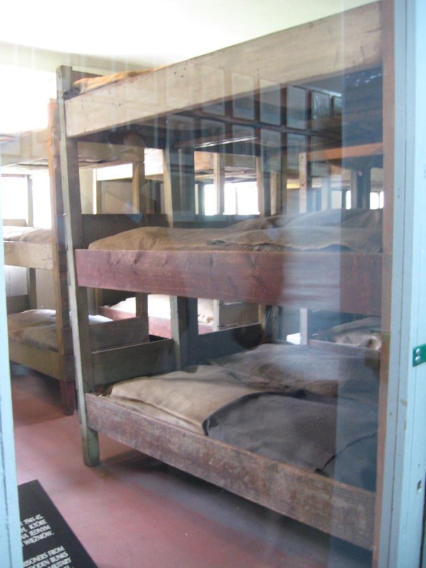 5 prisoners used to sleep on 1 bed